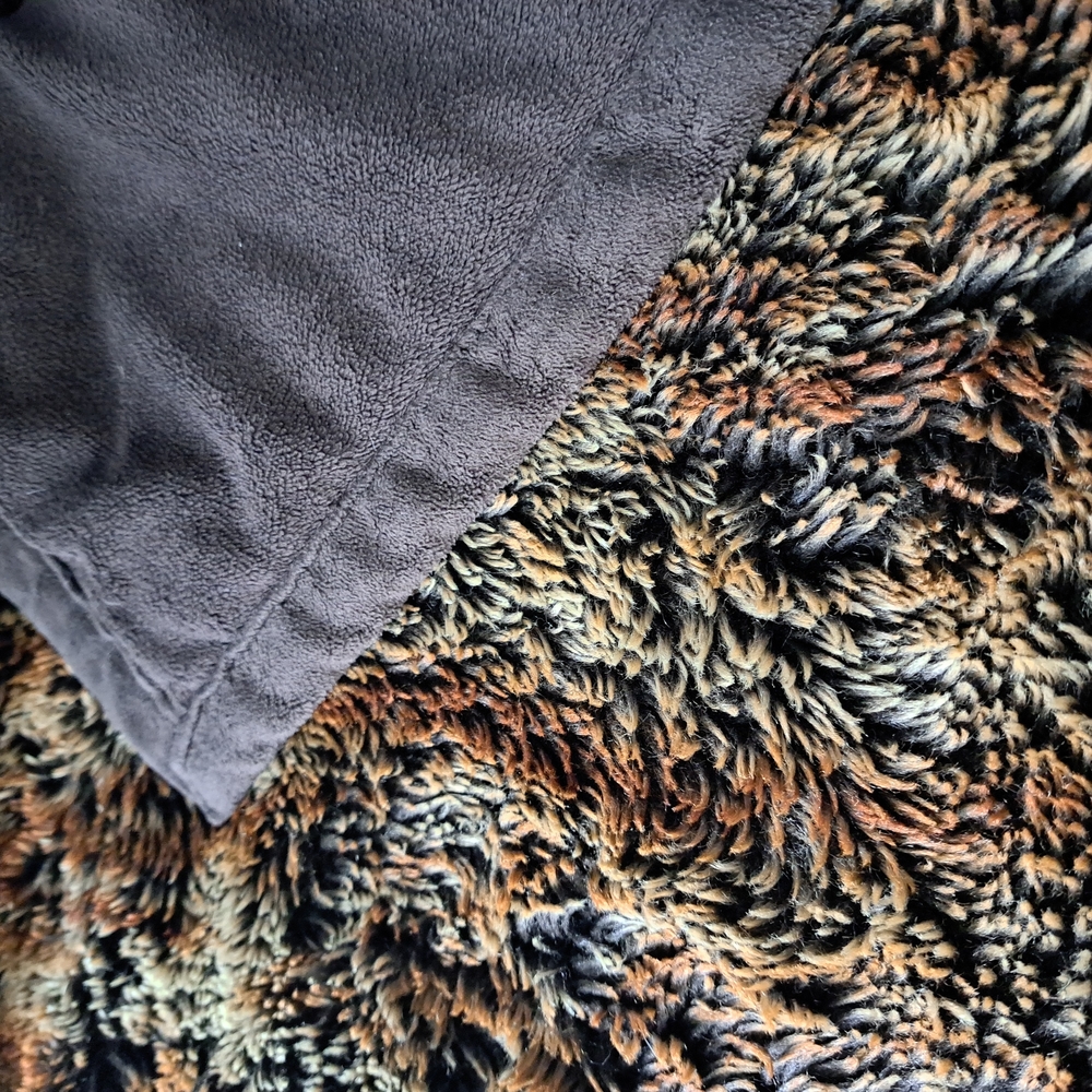 Cozy Faux Fur Throw Blanket.  60'x65 Inches